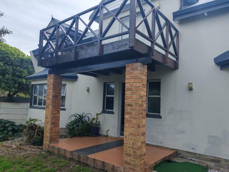 6 Bedroom Property for Sale in Sandbaai Western Cape